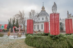 1.decembrī Adventes vainagā iedegs pirmo sveci