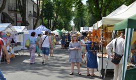 В ДАУГАВПИЛСЕ НАЧАЛА РАБОТАТЬ ПРАЗДНИЧНАЯ ЯРМАРКА