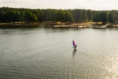 Hauptstrand des Stropu-Sees