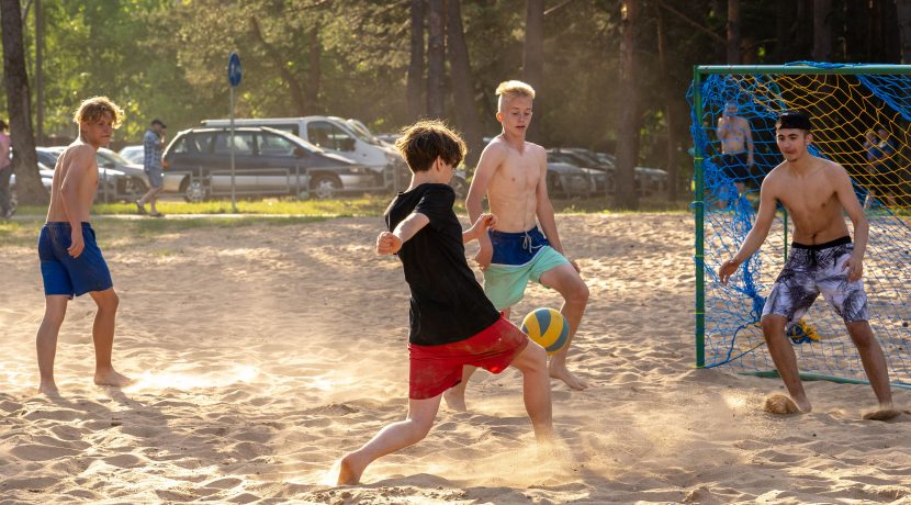 Centralna plaża jeziora Stropu