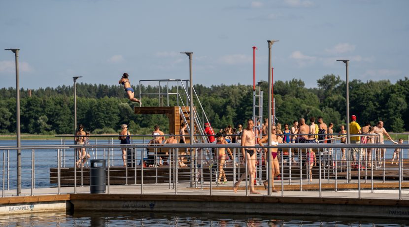 Centralna plaża jeziora Stropu