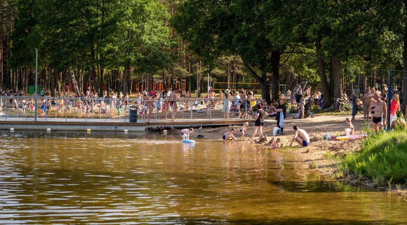 Centralna plaża jeziora Stropu