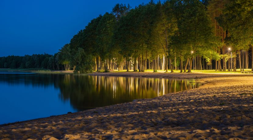 Centralna plaża jeziora Stropu