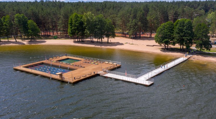 Centralna plaża jeziora Stropu