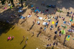 Centralna plaża jeziora Stropu