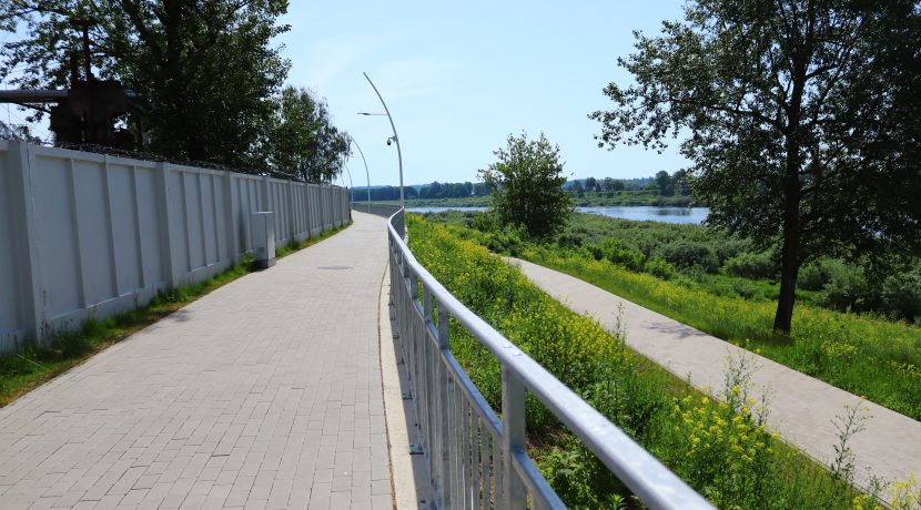 Bruģu ielas promenāde Daugavas labajā krastā