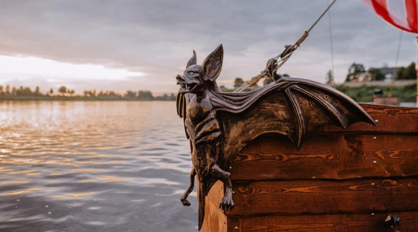 Boat trips on Daugava River with a “Sikspārnis” boat