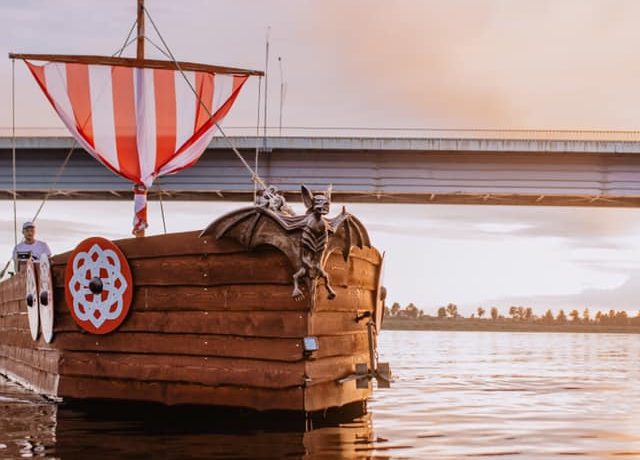 Boat trips on Daugava River with a “Sikspārnis” boat