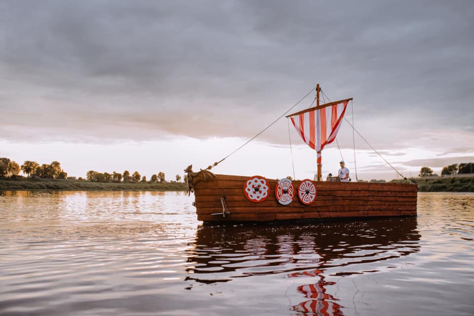 Boat trips on Daugava River with a “Sikspārnis” boat
