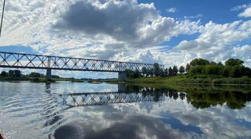 Boat trips on Daugava River with a “Sikspārnis” boat