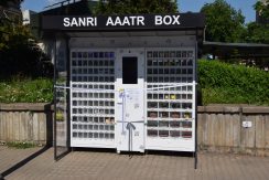 Souvenir machine “SANRI AAATR BOX”