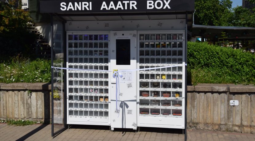 Souvenir machine “SANRI AAATR BOX”