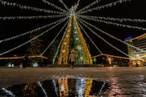Даугавпилс засиял огнями – завершено новогоднее оформление города (видео)