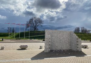 The Daugavpils Mark Rothko Art Centre courtyard has been transformed with a Discharge-Recharge Wall (video)