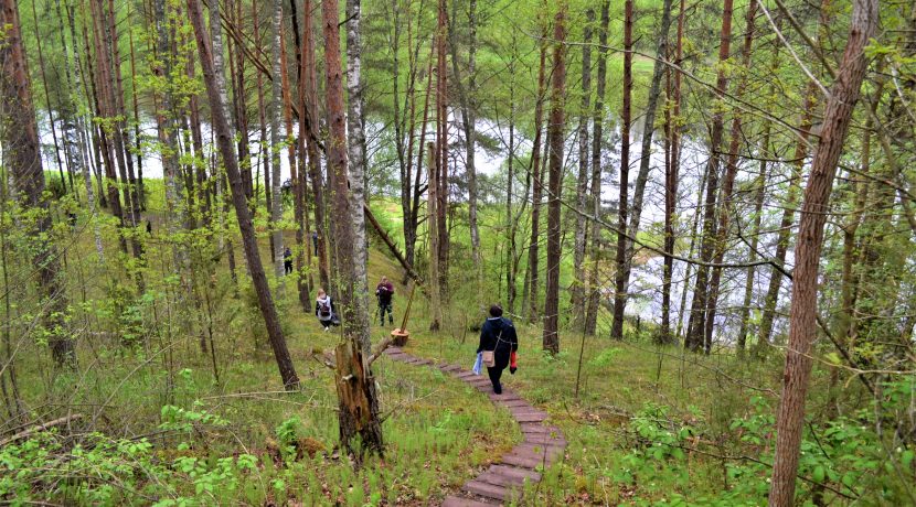 Slutiski ravine trail