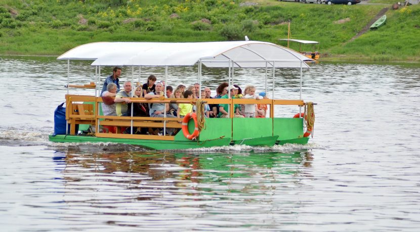 Bootsfahrten auf der Daugava mit dem Ausflugsschiff „Dina“ und dem Floß „Sola“