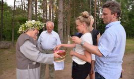 PASTAIGA PA VASARAS SAULGRIEŽU UGUNSKURU TAKU