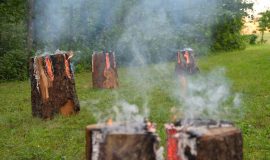 PASTAIGA PA VASARAS SAULGRIEŽU UGUNSKURU TAKU