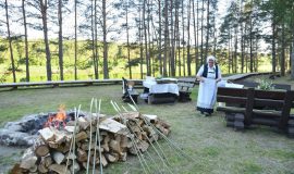 PASTAIGA PA VASARAS SAULGRIEŽU UGUNSKURU TAKU