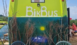В Бикерниекской волости появилось новое экскурсионное место отдыха — глэмпинг «BikBus»