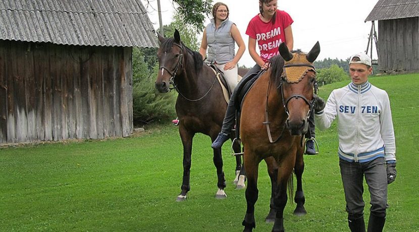 Horseback riding in Bebrene