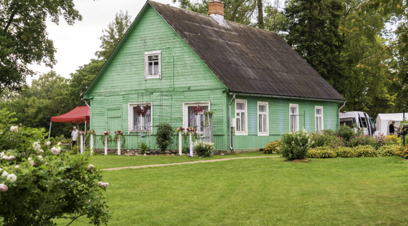 Paula Sukatnieka mājas “Apsītes” un viņa piemiņas dārzs