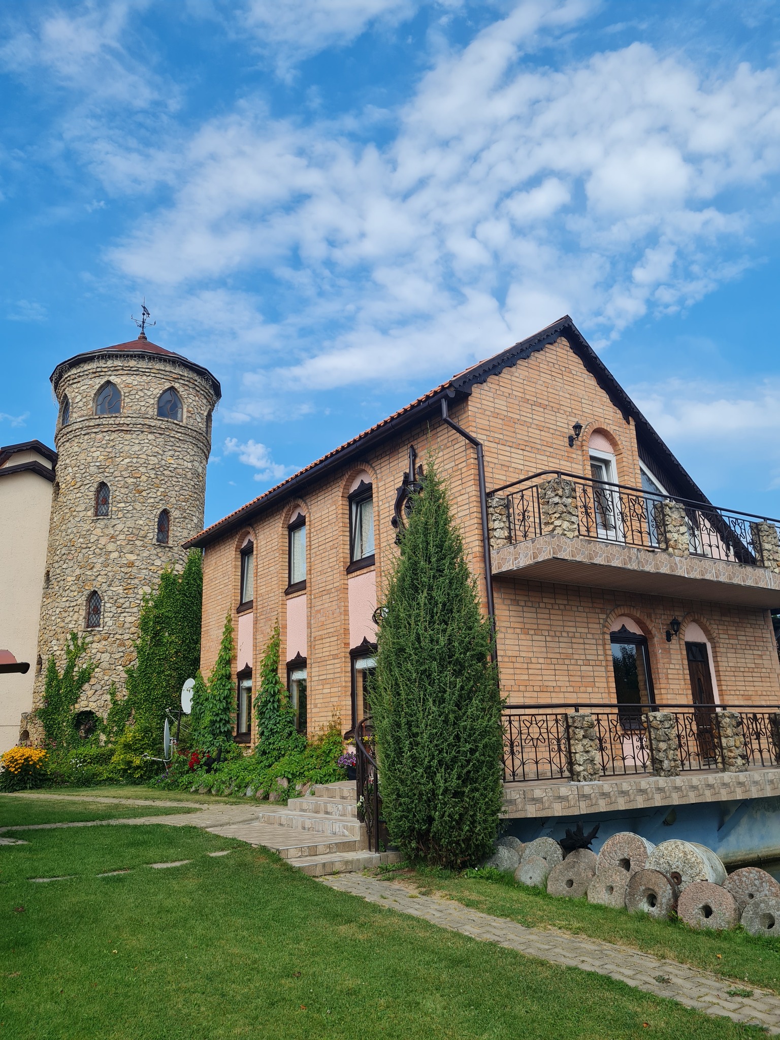 Viesu māja “Pie Torņa”