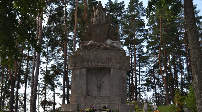 Piemineklis Lietuvas kritušajiem karavīriem Sārtenes (Červonkas kapos)