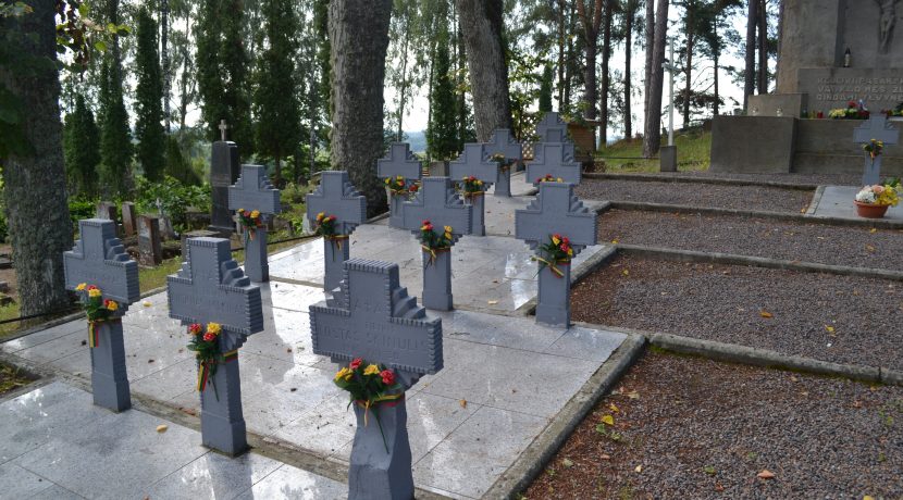 Piemineklis Lietuvas kritušajiem karavīriem Sārtenes (Červonkas kapos)