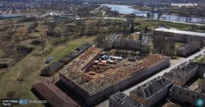 В Даугавпилсской крепости завершены строительные работы на территории исторического Инженерного арсенала (ВИДЕО)