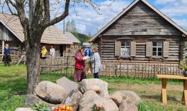 Atklāta restaurētās vecticībnieku sētas ekspozīcija “Upāni”