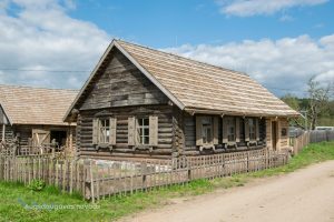 Atklāta restaurētās vecticībnieku sētas ekspozīcija “Upāni”