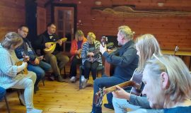 Raiņa māja Berķenelē mandolīnu skanējumā noslēdz 2022. gada aktīvo tūrisma sezonu
