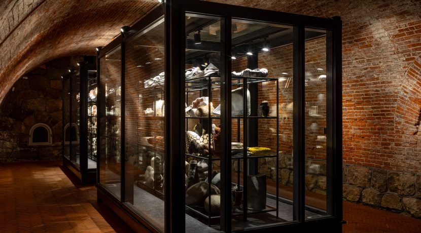 The open-storage chamber for contemporary ceramics