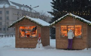 Ziemas tirdziņš Vienības laukumā