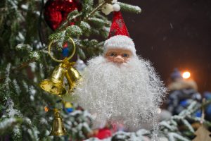 Trešdien Ziemassvētku eglītes iedegsies Ķīmijā un Dzelzceļniekā