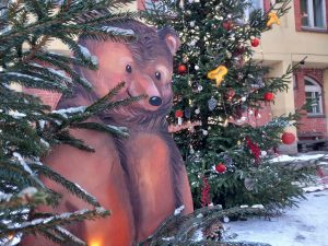“Pasaku mežs” Daugavpils Novadpētniecības un mākslas muzeja pagalmā