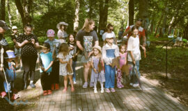 Medumu parks pārvērtās par 19. gadsimta telpu