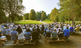 Medumu parks pārvērtās par 19. gadsimta telpu