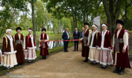 Augšdaugavas novadā Līksnas parkā atklāta Emīlijas Plāteres pastaigu taka