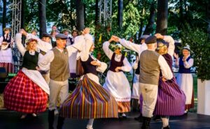 Meistarklase “Rotaļas un kadriļas”