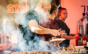 Ielu ēdiena un alus festivāls “Garšu toņi” un “Alus dārzs” jau šajā nedēļas nogalē