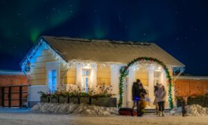 Tikšanās ar Ziemassvētku vecīti rezidencē “Inženieru arsenāla” pagalmā