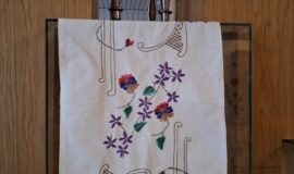 Seno gaismekļu izstāde Skrindu dzimtas muzejā