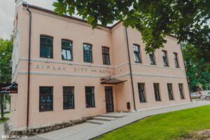 Pop-up veikals viesnīcā “Biplan City Hotel”