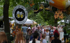 Izsludināta pieteikšanās ielu tirdzniecībai ielu ēdiena un alus festivālā “Garšu toņi” un “Alus dārzs”