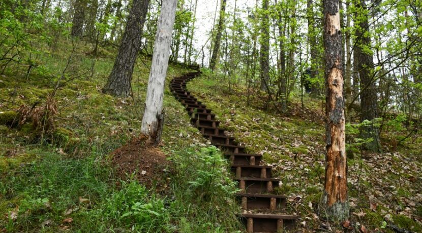 Slutiski ravine trail