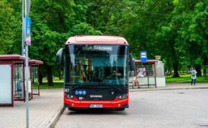 14. augustā pēc brīvdabas kino seansa Mežciemā kursēs papildu autobuss