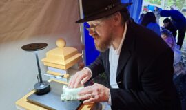 Juzefovas parka festivālā varēja iepazīt koka dažādās pasaules